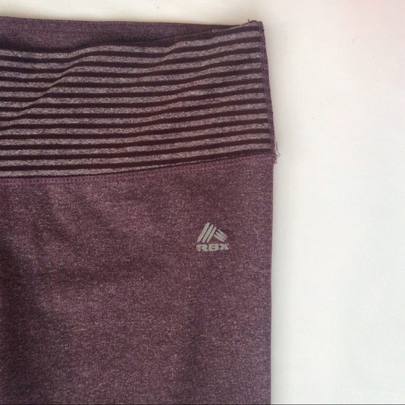 Cropped Athletic Leggings - Picture 2 of 5